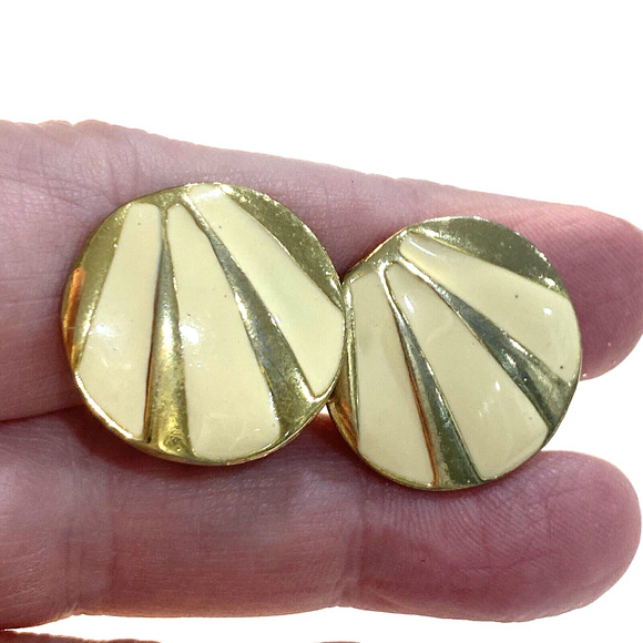 Vintage clip on earrings 1980’s style jewelry in goldtone & retro cream enamel - Picture 3 of 3